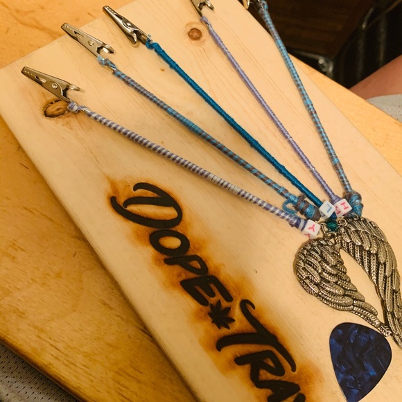 Clips. - Picture 2 of 5